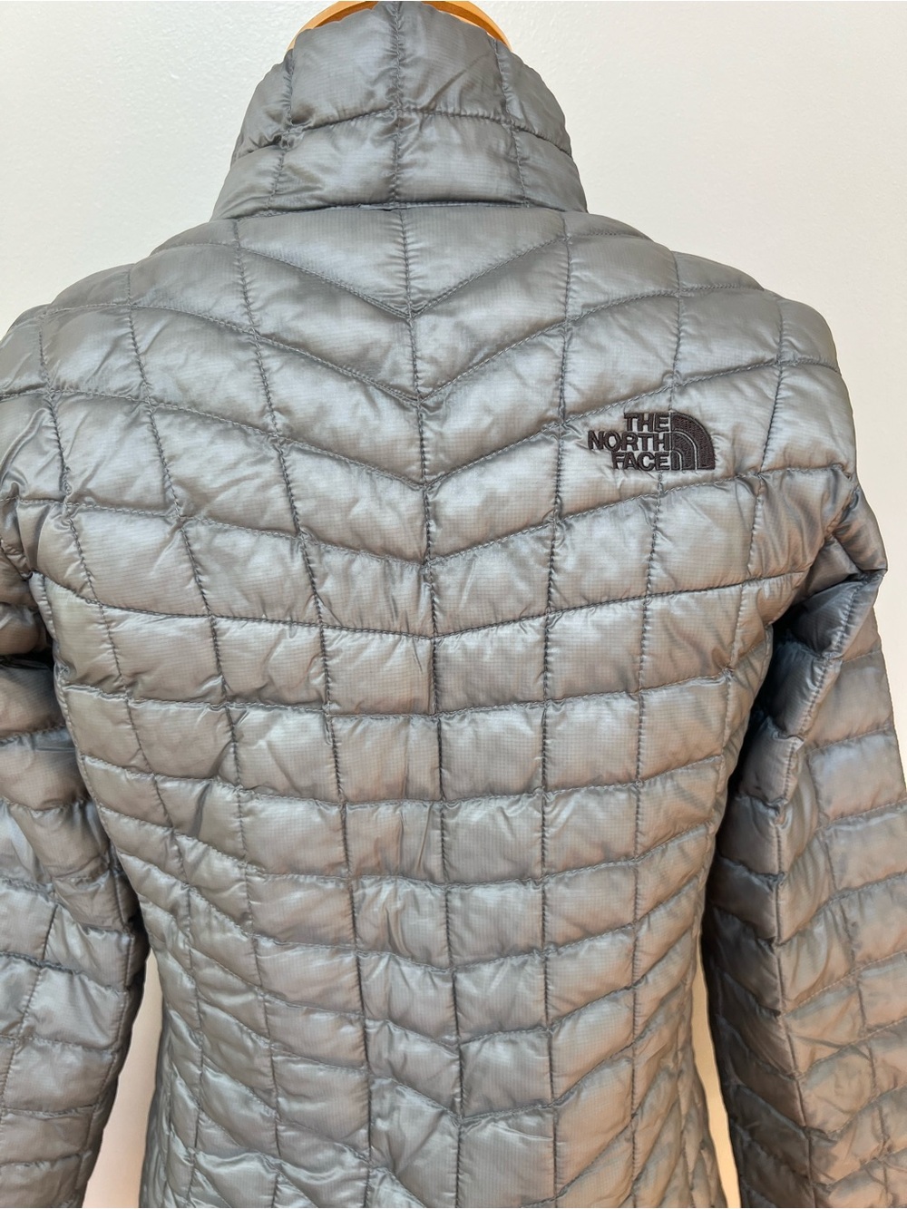 The North Face Thermoball Trekker Jacket Small Gray Lightweight Puffer Coat - Picture 5 of 8